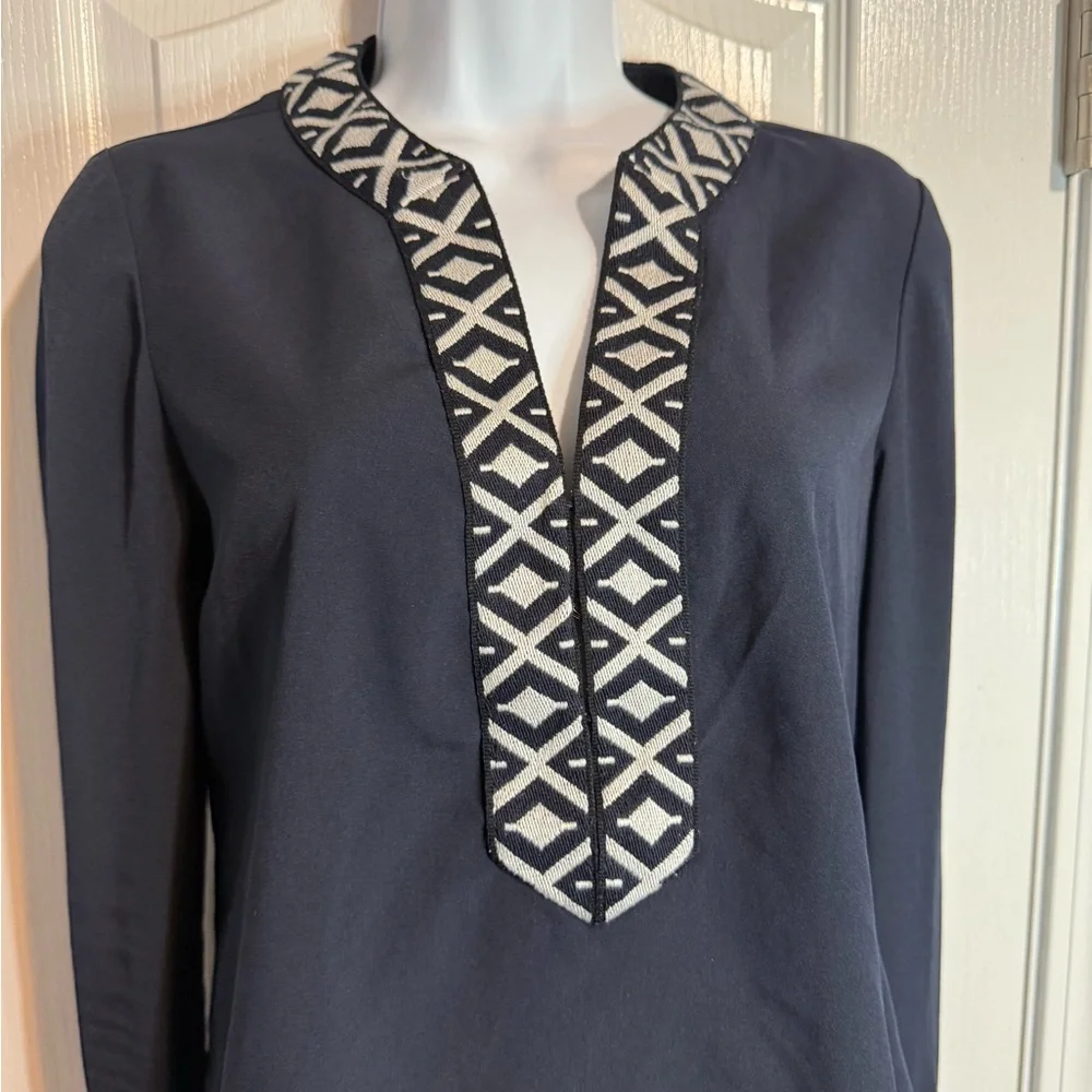 Tory Burch Embroidered Navy Tunic Top- Size‎ 2 🔥